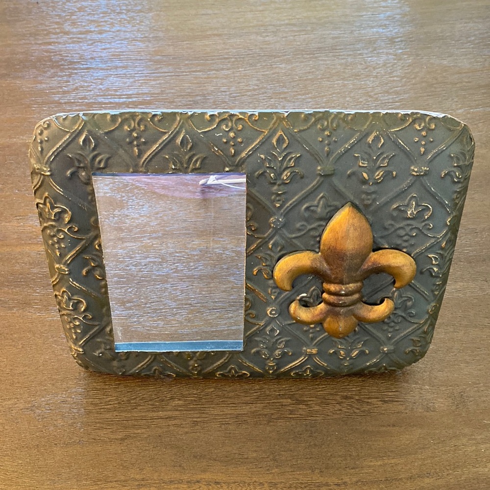 Stamped Metal Fleur De Lis Rustic Photo Picture Frame for 3.5” x 5.5” Pictures